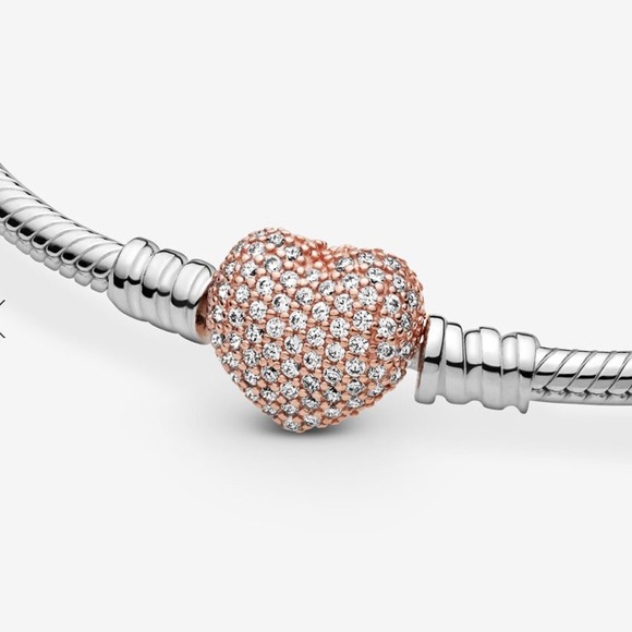 💕💕ABSOLUTELY BEAUTIFUL 20CM. SNAKE CHAIN BRACELET WITH HEART SHAPED CLASP💕💕 - Picture 4 of 5